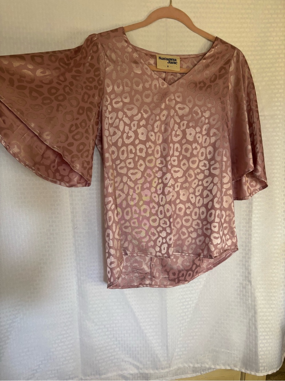 Savanna Jane Satin Leopard V-Neck Top in Rose